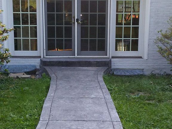 3rd image of 30 Rosemont Dr