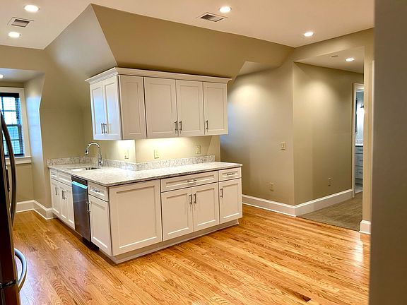 4th image of 446 W 6th St #6