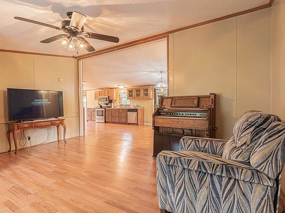 4th image of 255 Sarabeth Dr