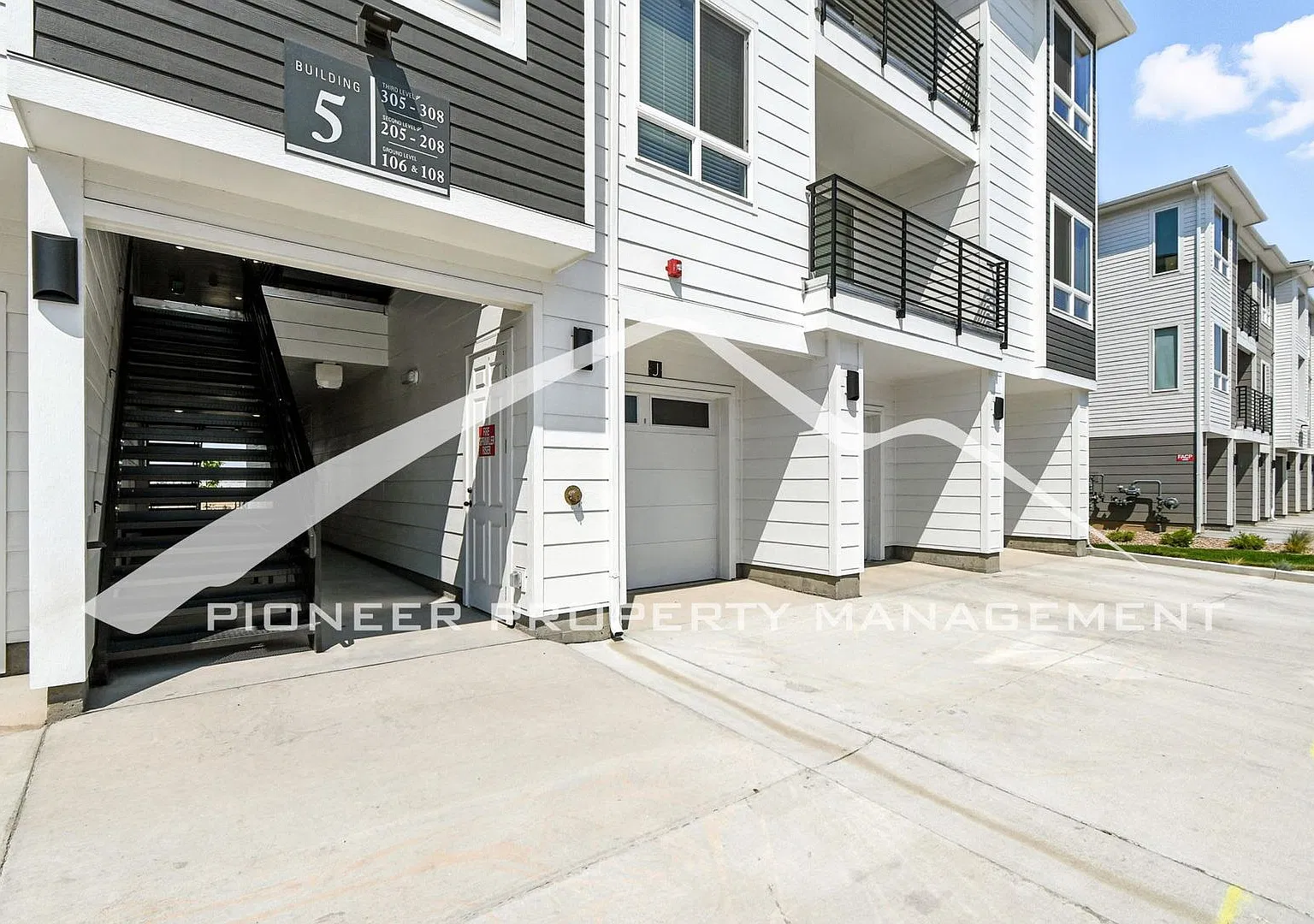 Stunning Condo with Washer/Dryer and Central AC — Photo 2