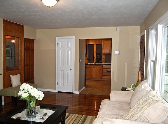 5th image of 2411 Hird Ave