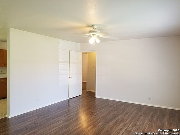 3rd image of 1707 Dawnridge Dr