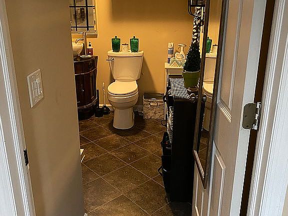 Full bath lower level