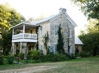 805 N Page St, Comanche, TX 76442