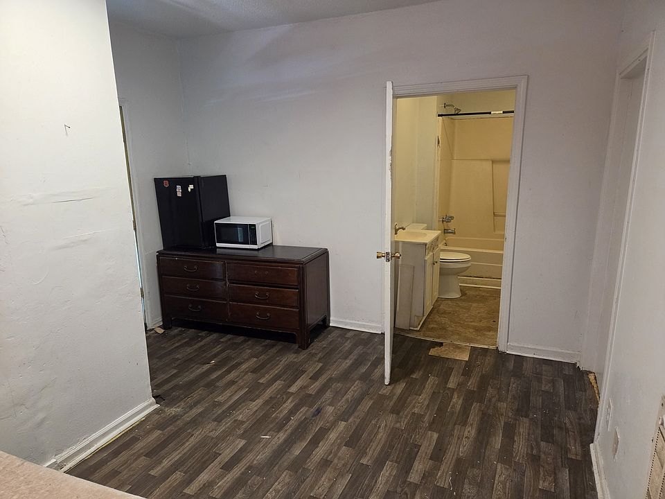 2nd image of 1012 Emmett St #B