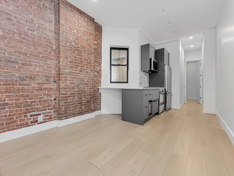 356 W 48th St #D1 — Photo 15