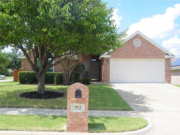 2nd image of 912 Robin Dr