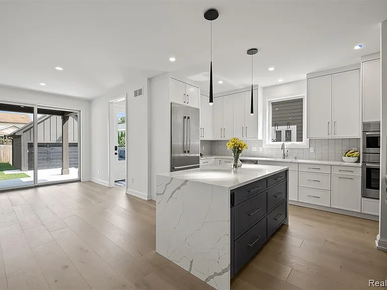 2663 Dorchester Rd — Photo 7