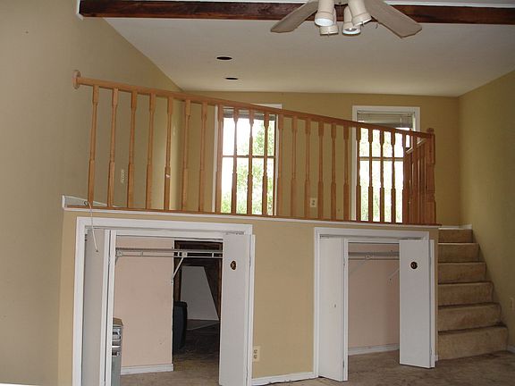 3rd floor bedroom twrds street