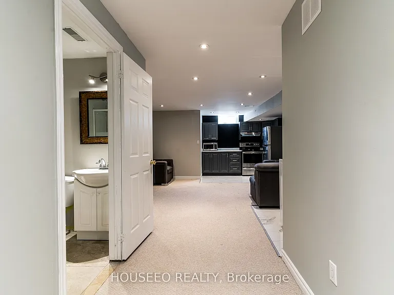 3324 Sunlight St #BASEMENT — Photo 2