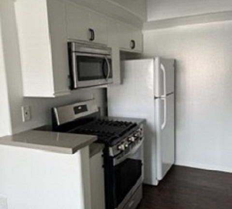 4th image of 12654 Moorpark St #1