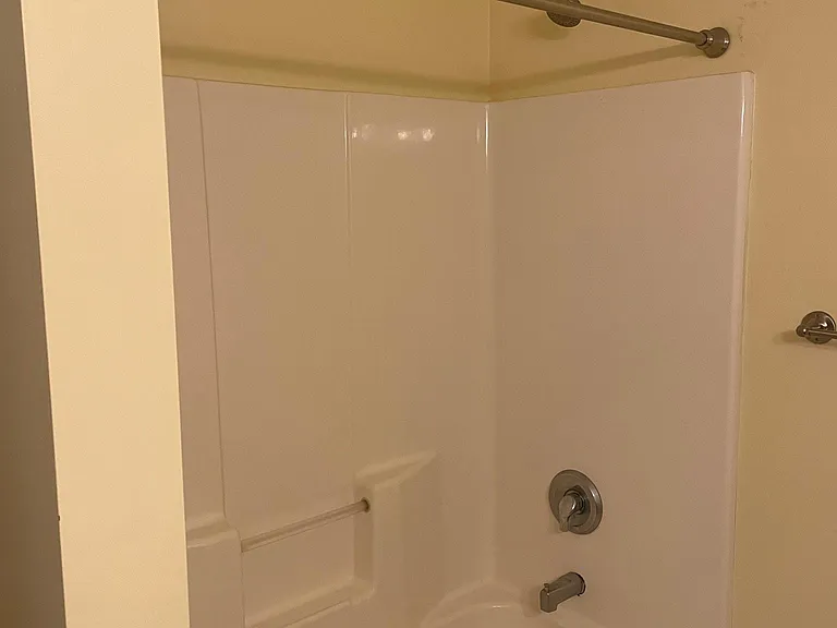 Bath tub