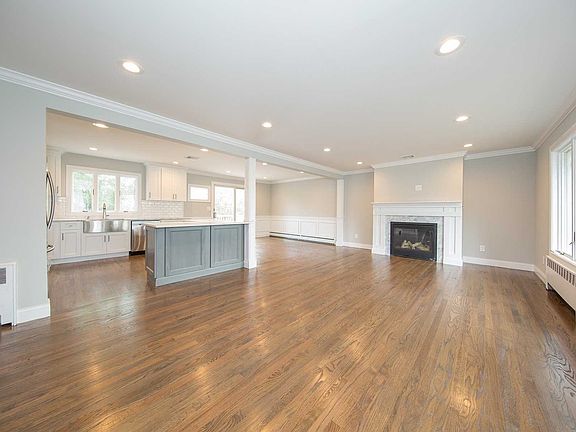 3rd image of 105 Morris Ln