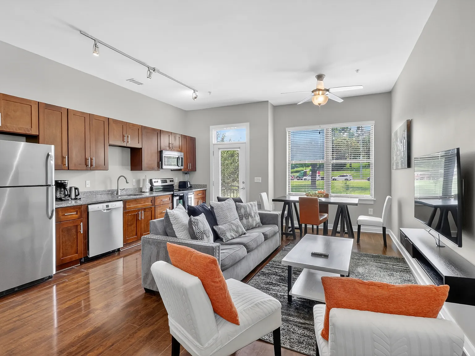2 bed, 1167 sqft, $2,695 — Photo 2
