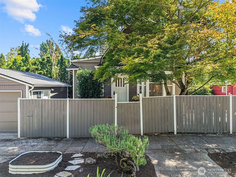2nd image of 324 27th Avenue E