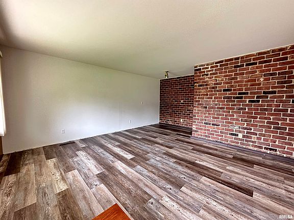 2nd image of 330 Belle View Ct