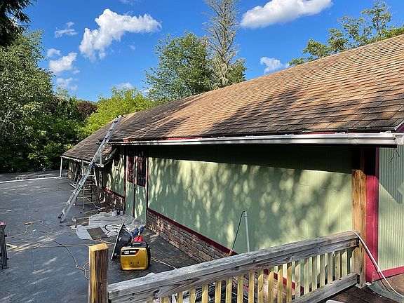Rear Deck overlooking river 