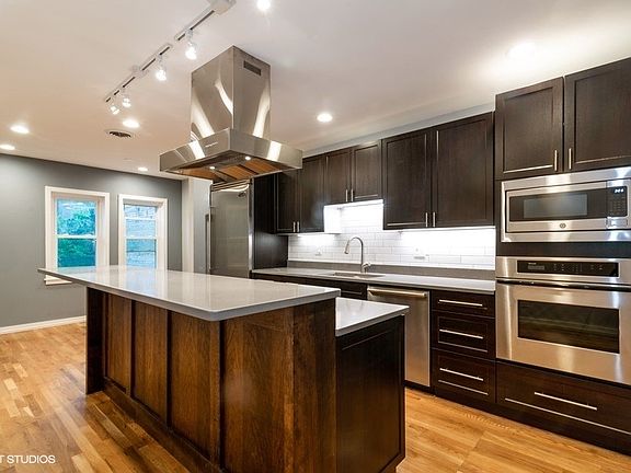 3rd image of 6125 N Ravenswood Ave #2
