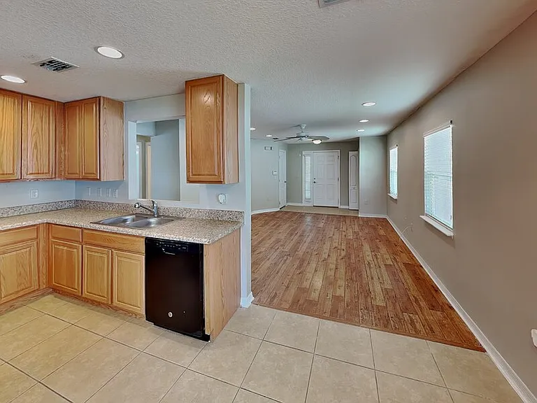 1043 Bethpage Rd — Photo 3