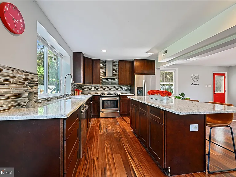 10533 Stevenson Rd — Photo 17