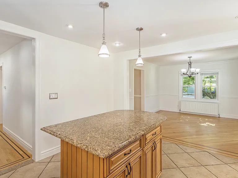 104 Sheridan Ave — Photo 14