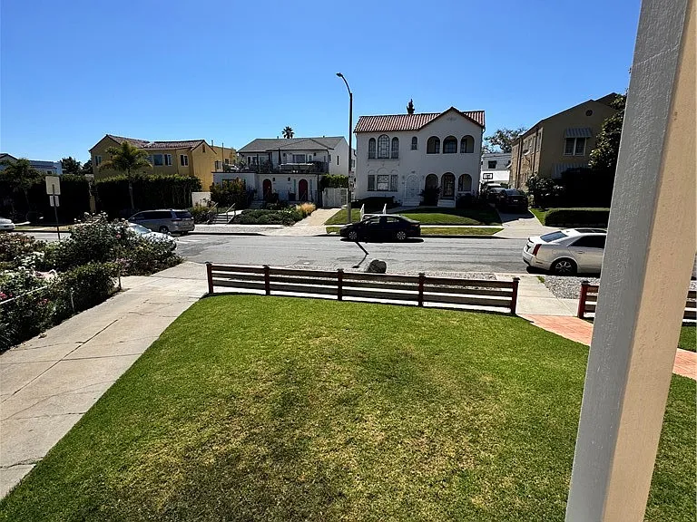 1046 S Citrus Ave — Photo 50