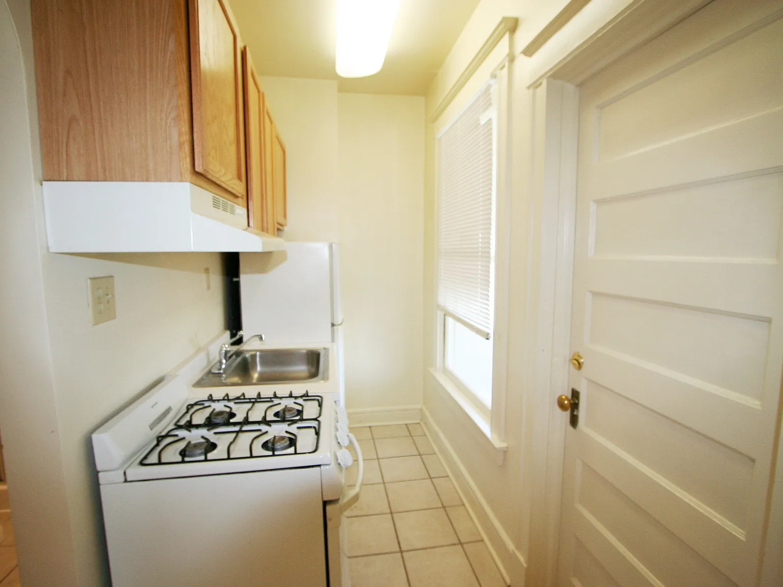 Studio, 300 sqft, $1,050 — Photo 4
