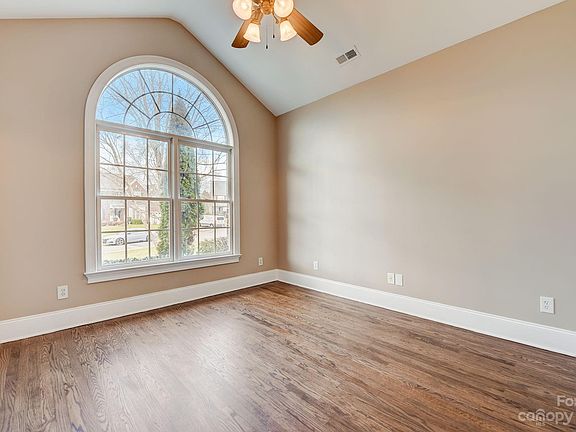 3rd image of 1702 Cypress Ct