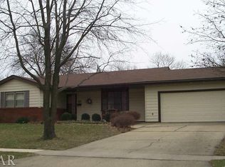 907 Karin Dr, Normal, IL 61761