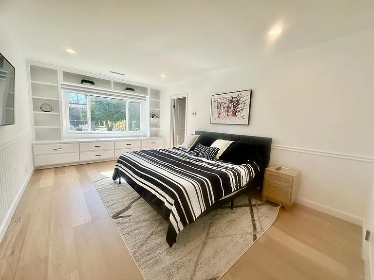 23032 Mariano St — Photo 16