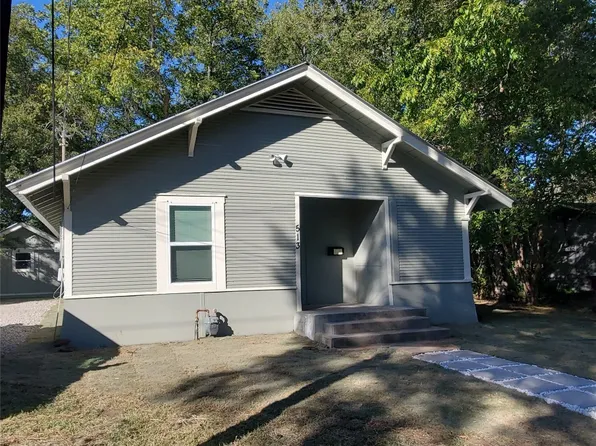 513 E 8th St, Bonham, TX 75418