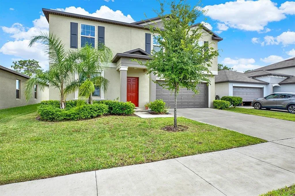 4 bed, 2.5 bath, 2635 sqft, $3,000 — Photo 2