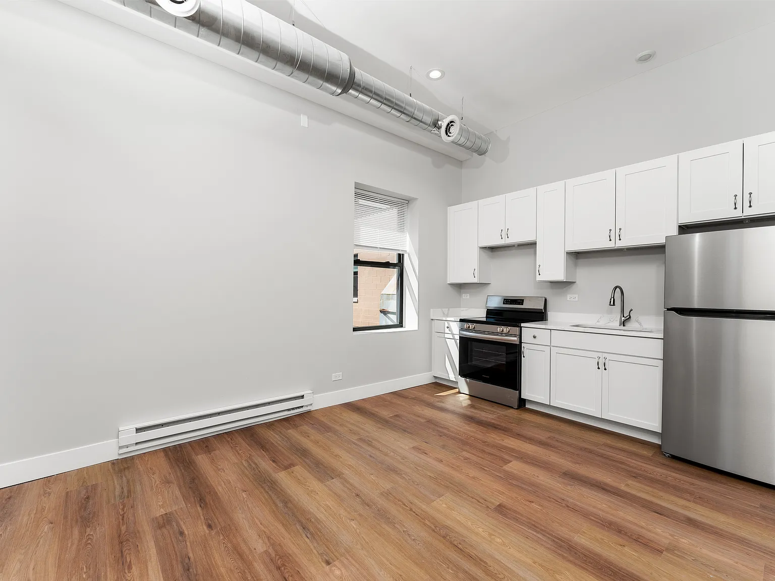 1219 W Devon Ave — Photo 3