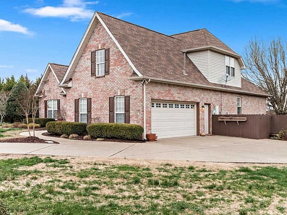 3rd image of 395 Sayre Ln