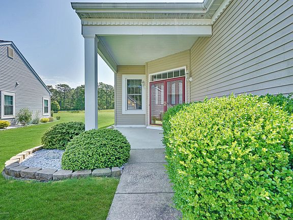 4th image of 15 Rumson Ct