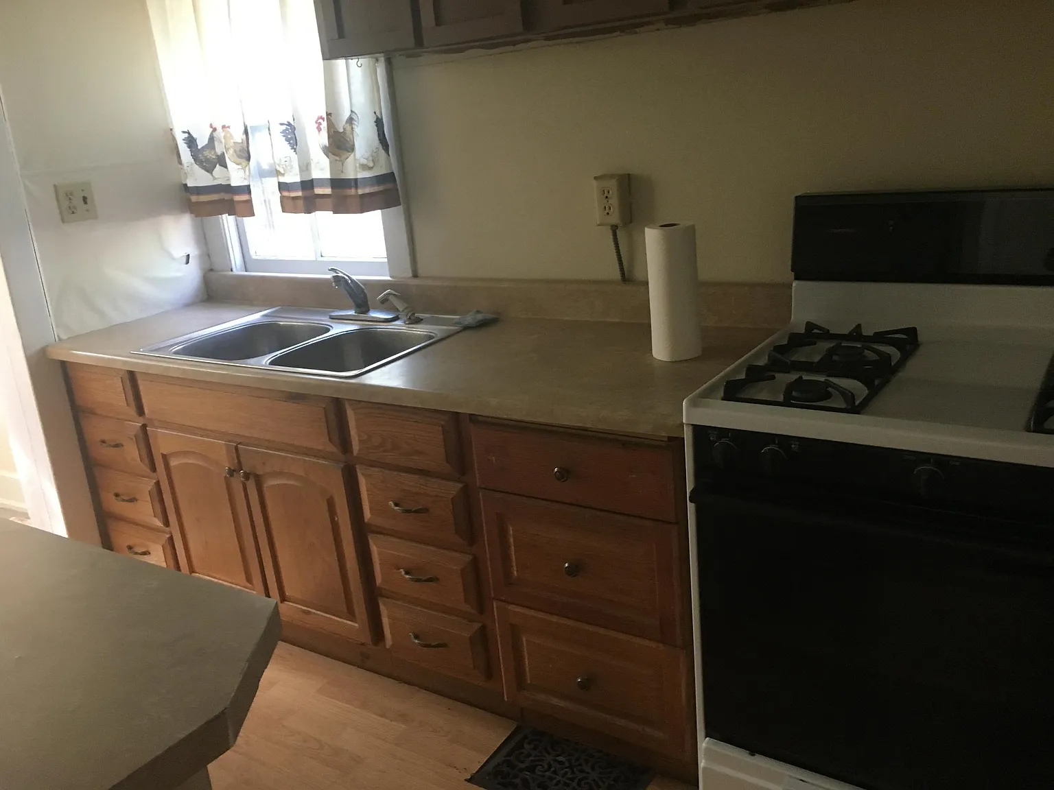 2 bed, 1.5 bath, 834 sqft, $2,100 — Photo 2