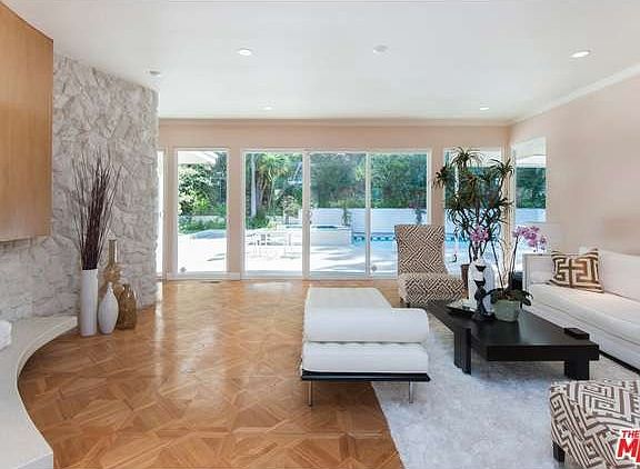 4th image of 530 Evelyn Pl