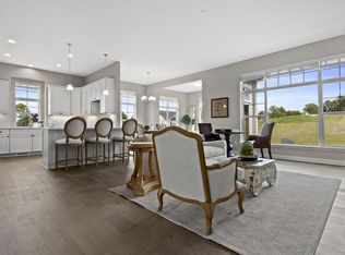 456 Sandy Cir, Pewaukee, WI 53072