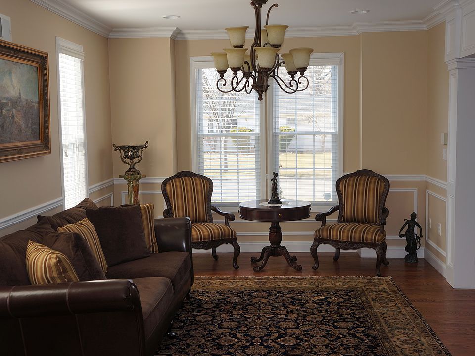 2nd image of 186 Cherry Ln