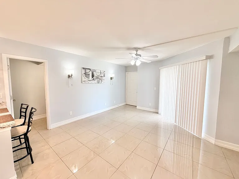 150 Santa Clara Dr #4 — Photo 3