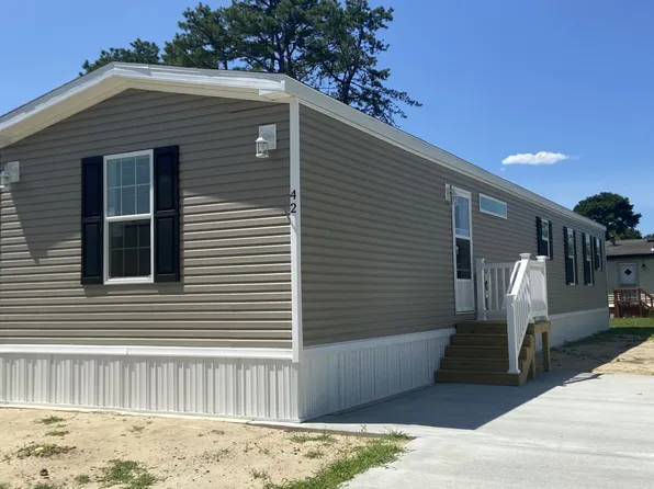 42 Martin Dr, Whiting, NJ 08759