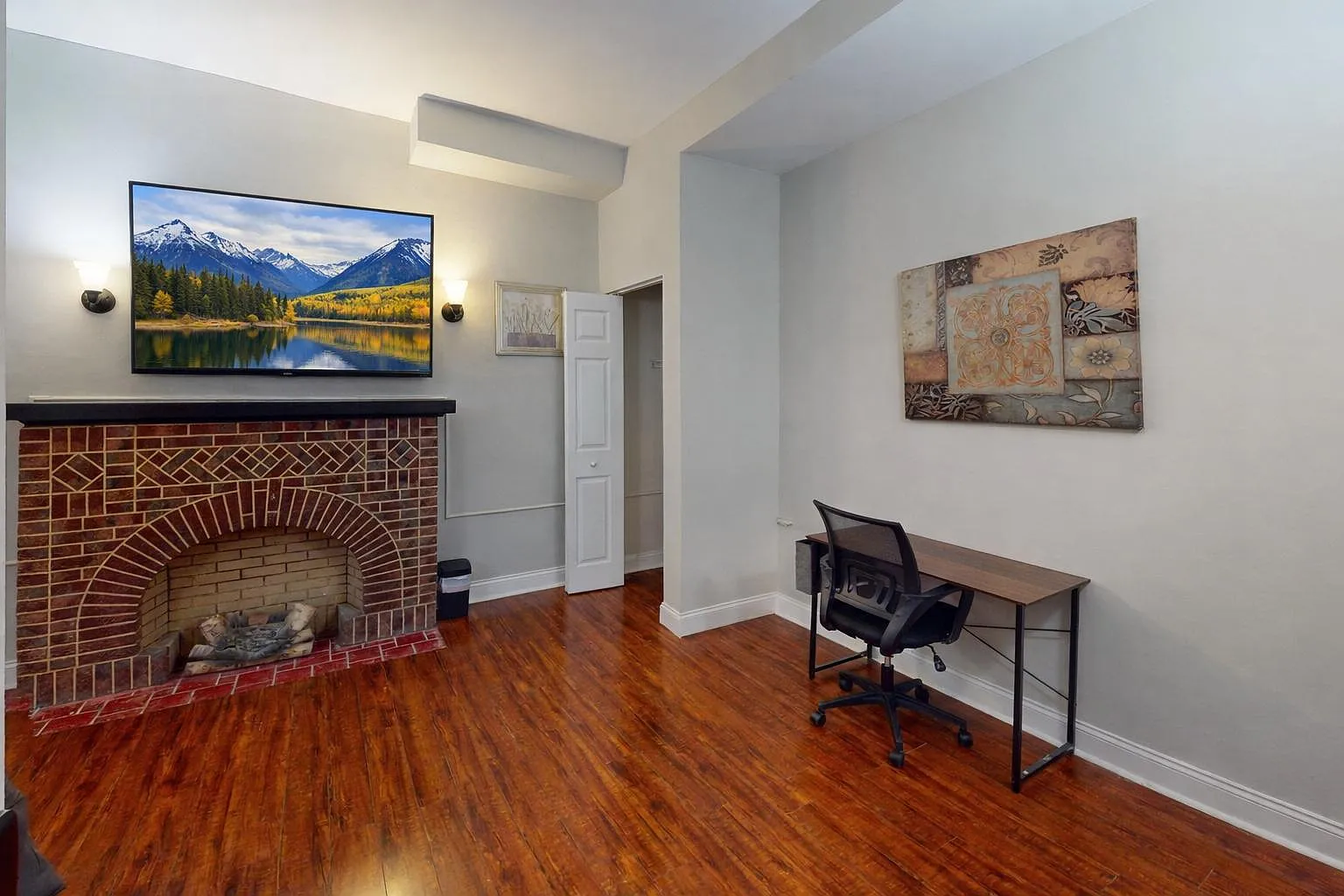 4 bed, 4.0 bath, 1850 sqft, $828 — Photo 1