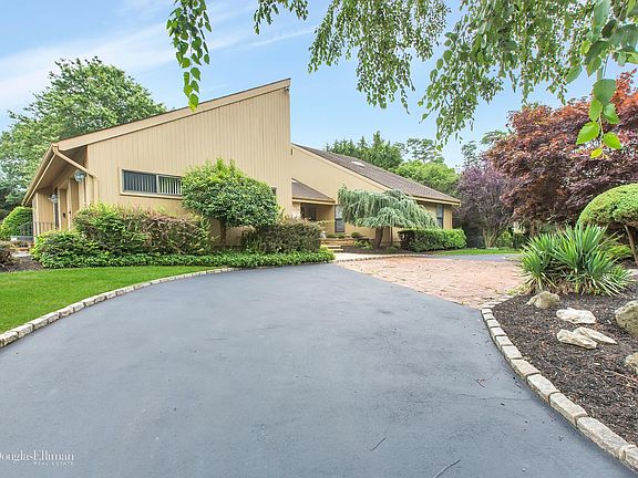 4th image of 1 Crick Holly Ln