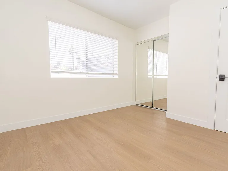 Remodeled 2 Bedroom/ 1 Bath Apartment Near Strand Beach in Oceanside! — Photo 20