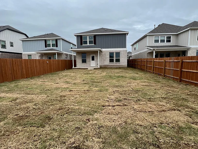 128 Bennington Dr — Photo 5