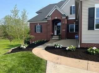 3636 Torrey Pines Dr, Akron, OH 44333