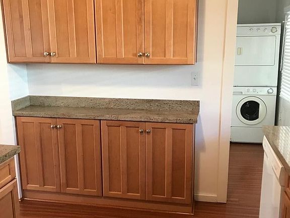 5th image of 713 Navy St
