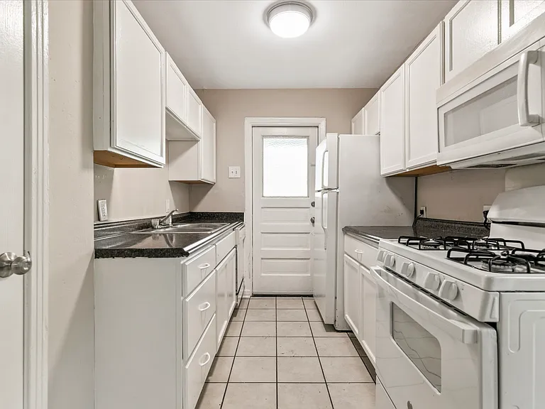 10523 Wood Dale Dr — Photo 4