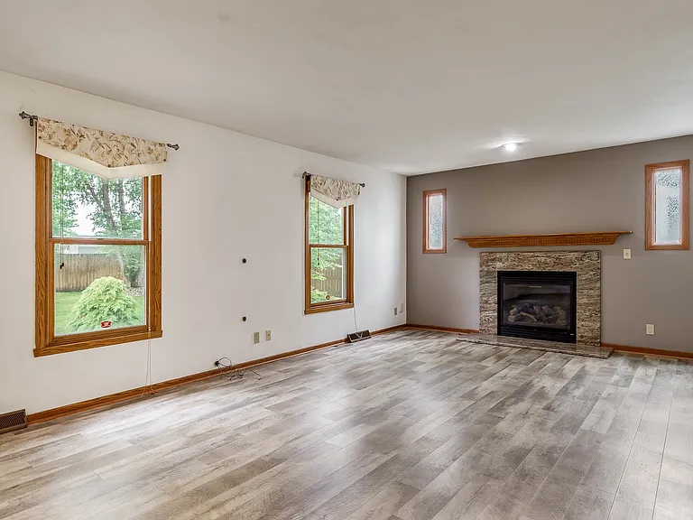 8319 Woodbridge Ln — Photo 5