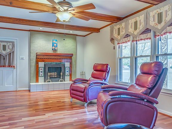 3rd image of 311 Seminole Dr